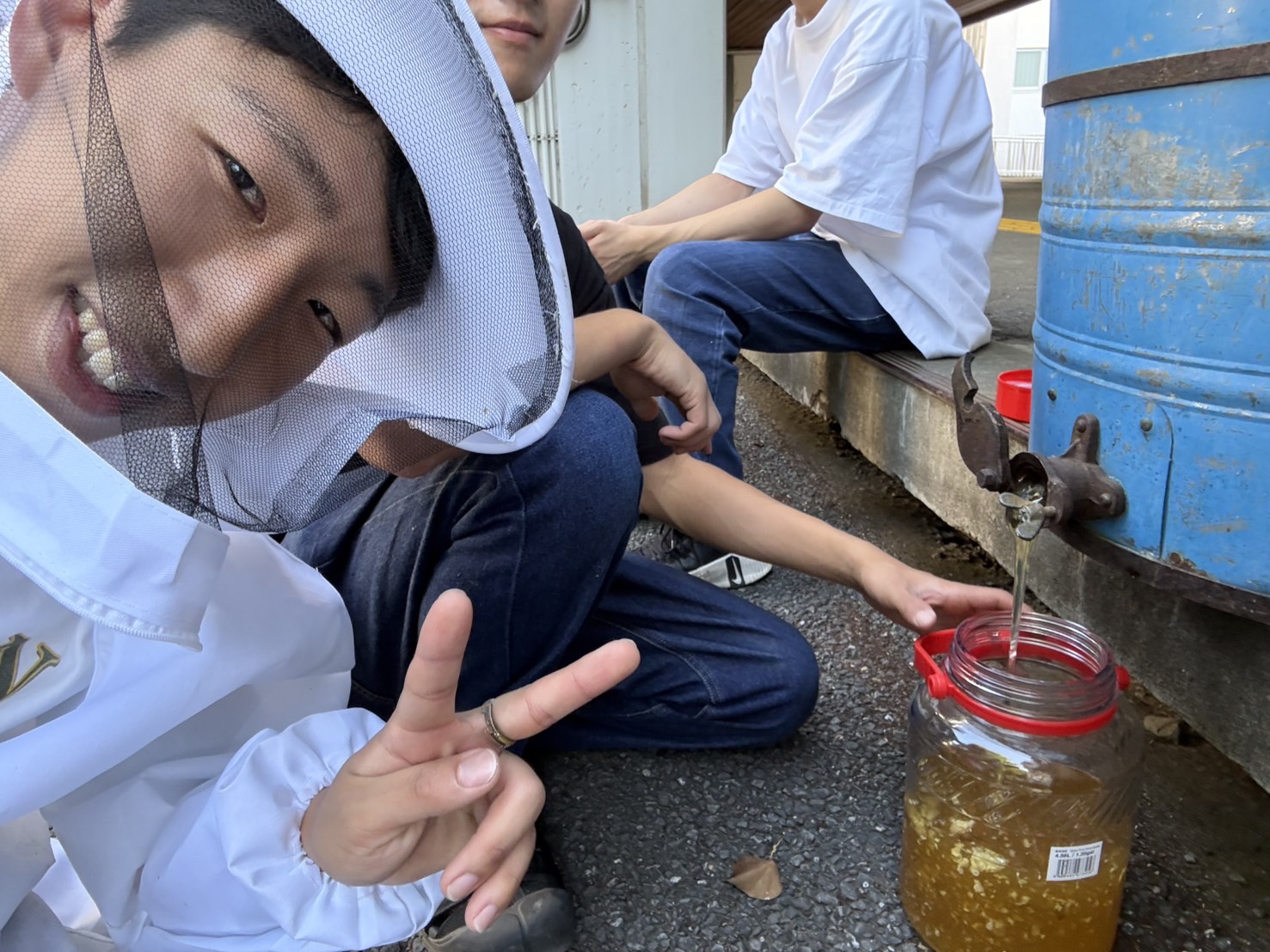 慶應義塾志木高等学校での採蜜体験